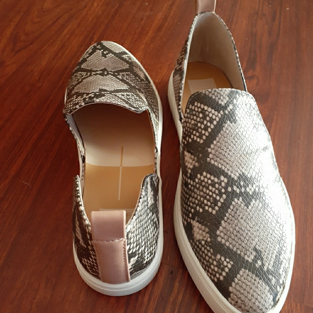 Dolce Vita sneaker shoes snake print size 8.5